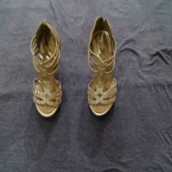 Brash Shoes - Elegant Tan Strappy Women's Heels There Is A Small Spot frin Storage.